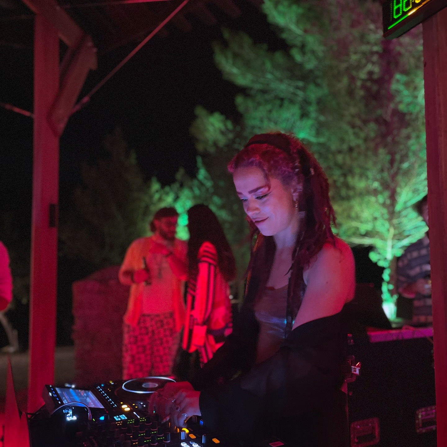 CICI performing